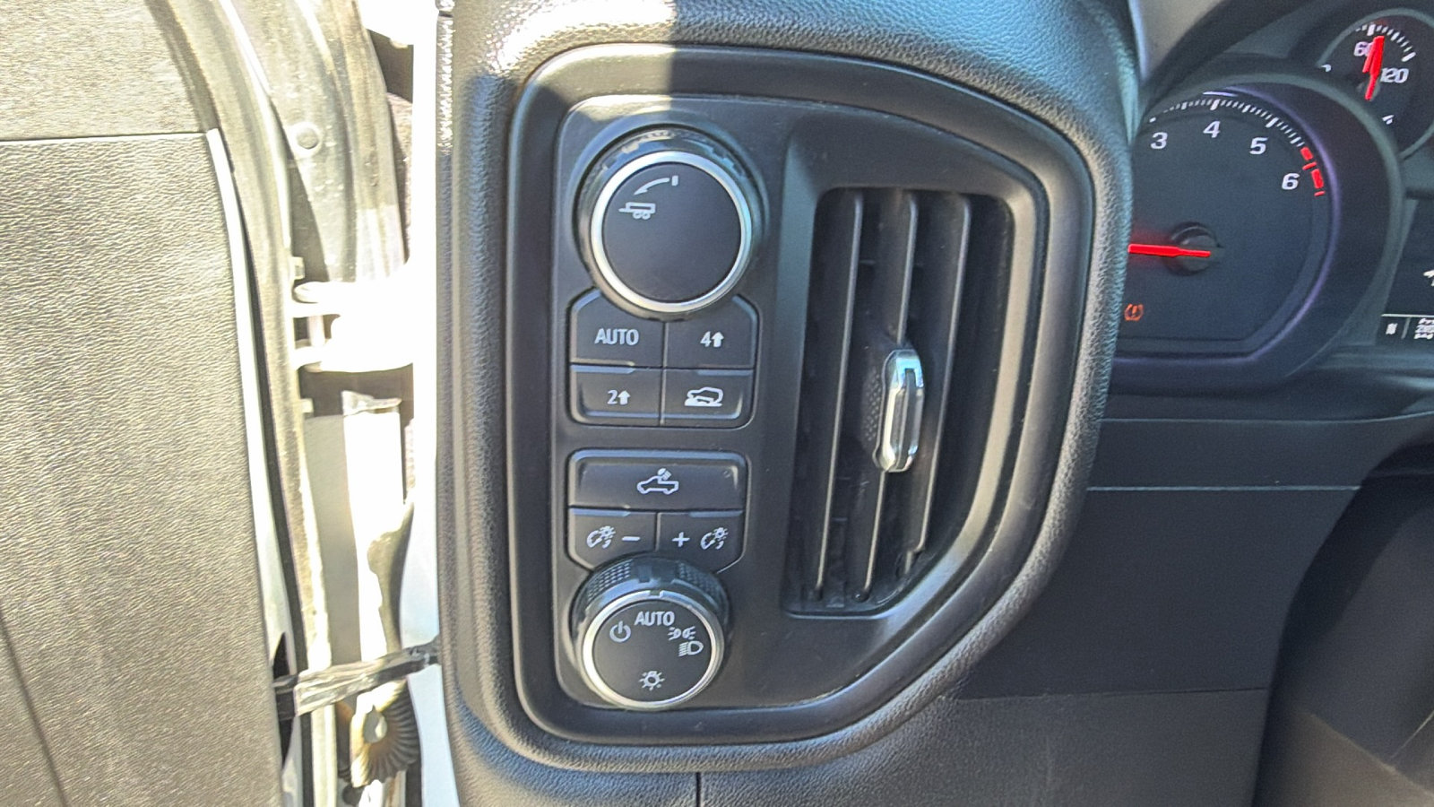 Used 2019 Chevrolet Silverado 1500 W/T w/ Trailering Package AWD/4WD image 25