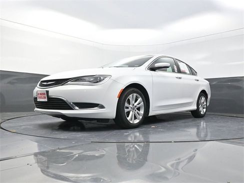 Used 2016 Chrysler 200 Limited image 29