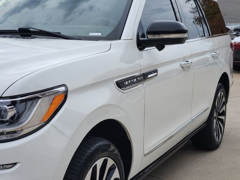 Used 2022 Lincoln Navigator Reserve image 9