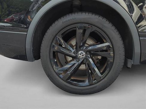 Used 2023 Volkswagen Tiguan SE R-Line FWD image 6