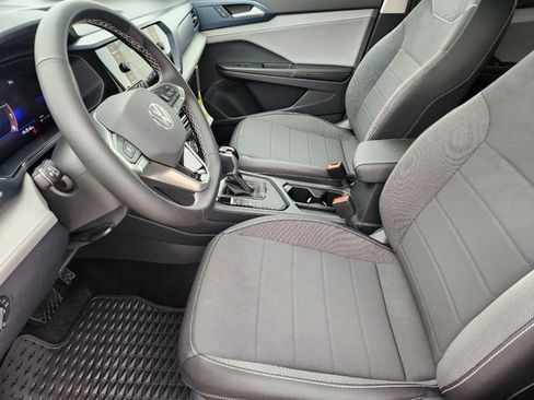 New 2024 Volkswagen Taos SE image 8