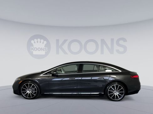 Used 2023 Mercedes-Benz EQS 580 4MATIC Sedan image 2