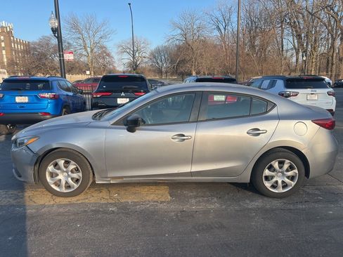 Used 2015 MAZDA MAZDA3 i SV image 2