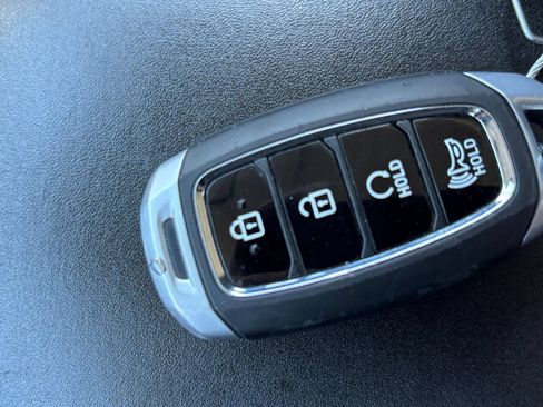Used 2025 Hyundai Venue SEL FWD image 22