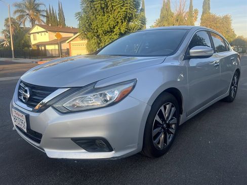 Used 2017 Nissan Altima 2.5 SL w/ Moonroof Package image 3