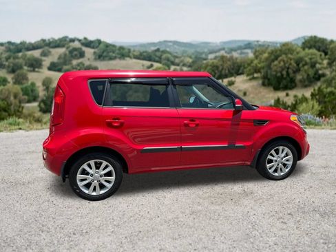 Used 2013 Kia Soul + w/ Audio Pkg FWD image 10