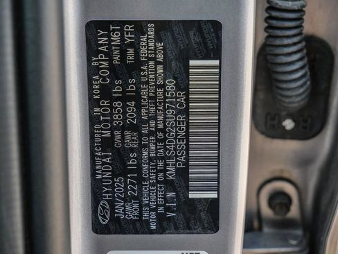 Used 2025 Hyundai Elantra SEL image 31