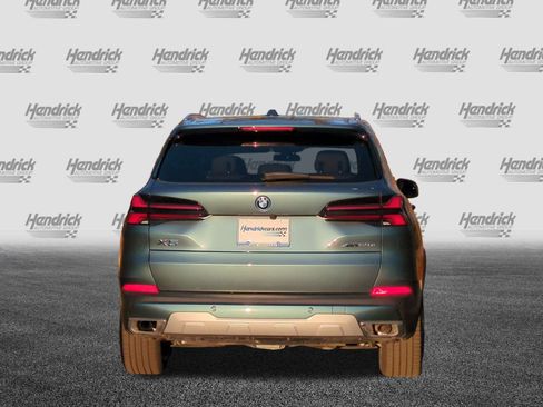 Used 2026 BMW X5 xDrive50e image 9