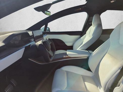 Used 2022 Tesla Model X image 16