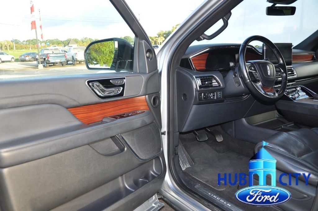 Used 2023 Lincoln Navigator Reserve RWD image 11
