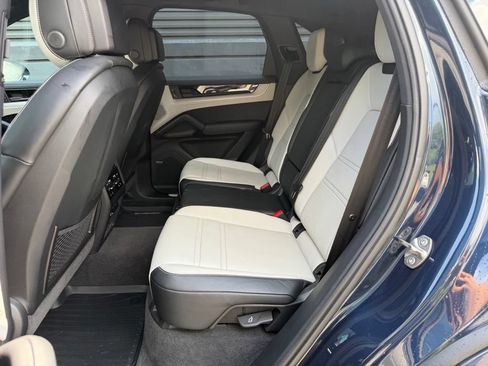 Certified 2026 Porsche Cayenne AWD/4WD image 19