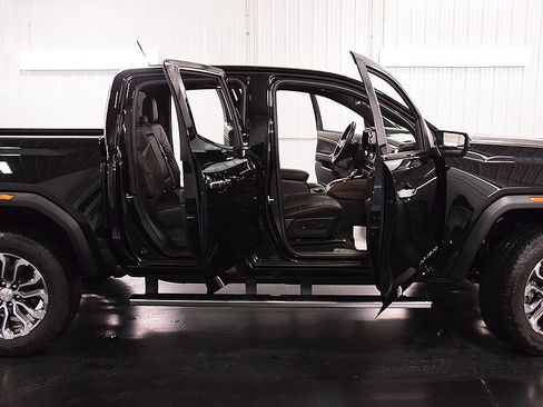 Used 2023 GMC Canyon Denali image 34