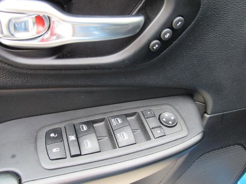 Used 2022 Jeep Cherokee Trailhawk w/ Premium Leather Package image 16