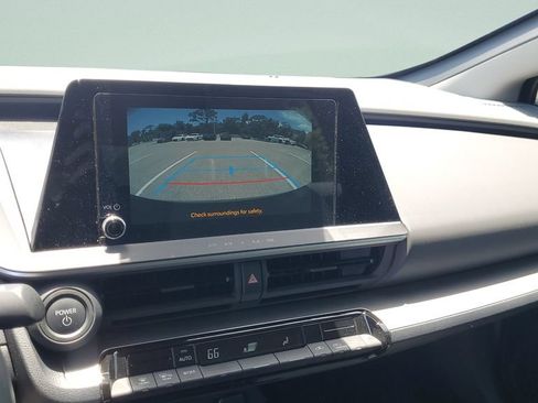 Used 2025 Toyota Prius LE FWD image 18