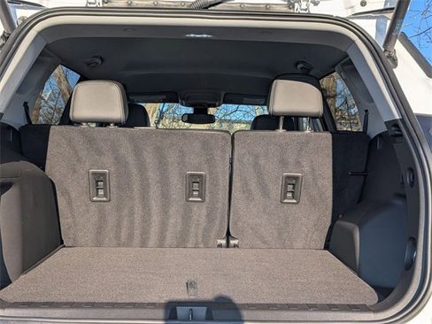 Used 2022 GMC Terrain SLT image 29