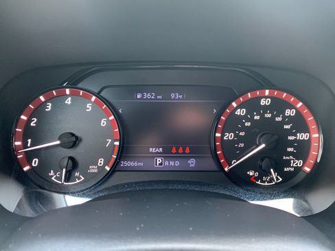 Used 2024 Nissan Frontier Pro-X RWD image 9