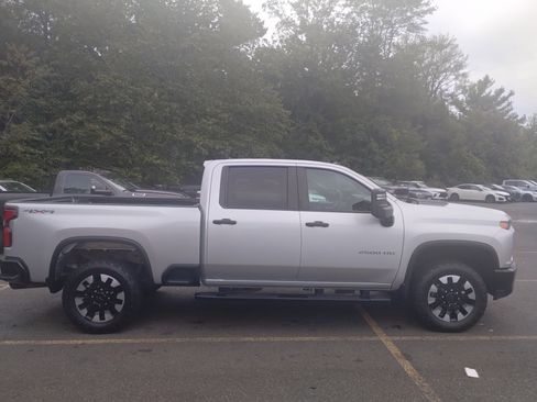 Used 2020 Chevrolet Silverado 2500 Custom w/ Custom Value Package image 2