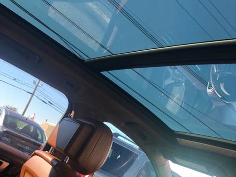 Used 2019 Porsche Cayenne Turbo w/ Sportdesign Package image 21