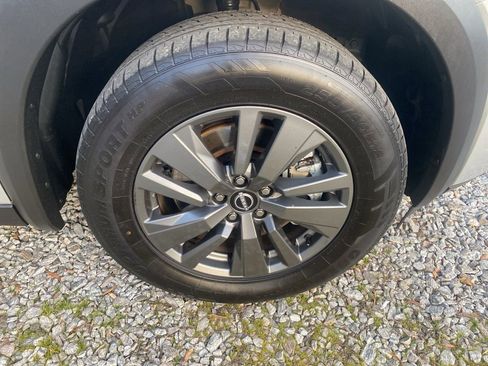 Used 2024 Nissan Pathfinder SV image 15