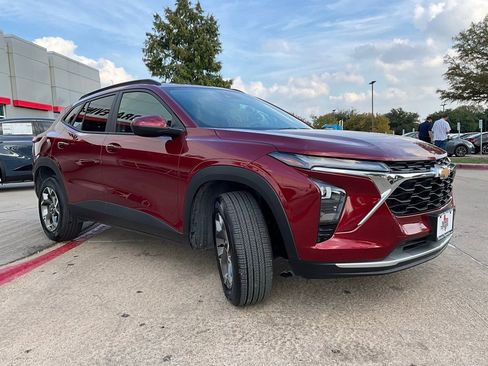 Used 2025 Chevrolet Trax LT image 5