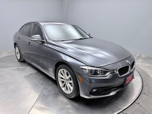 Used 2018 BMW 320i xDrive Sedan image 3