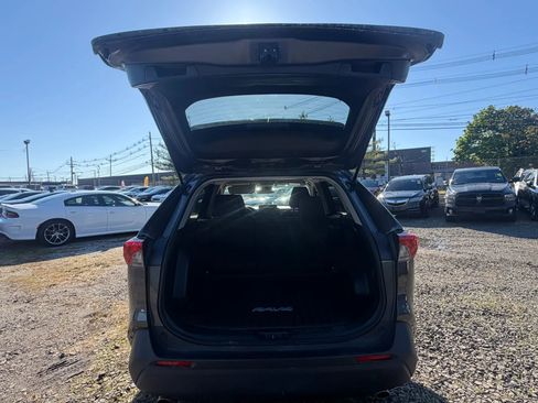 Used 2020 Toyota RAV4 LE w/ All Weather Liner Package AWD/4WD image 29