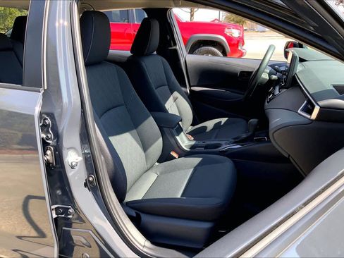 Used 2024 Toyota Corolla LE w/ LE Convenience Package image 9