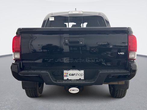 Used 2018 Toyota Tacoma TRD Off-Road AWD/4WD image 4