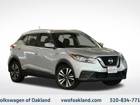 Used 2020 Nissan Kicks SV image 1