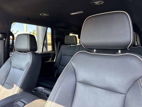 Used 2023 GMC Yukon SLT image 16