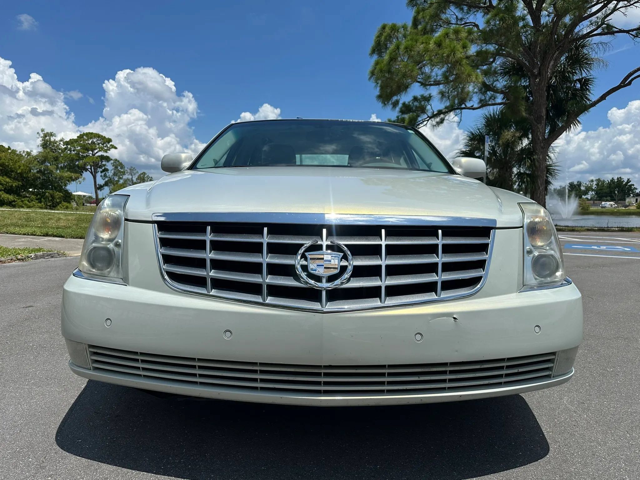 Used 2010 Cadillac DTS Luxury FWD image 2