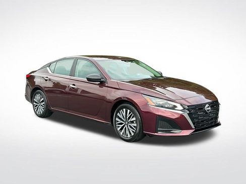 Used 2024 Nissan Altima 2.5 SV FWD image 8