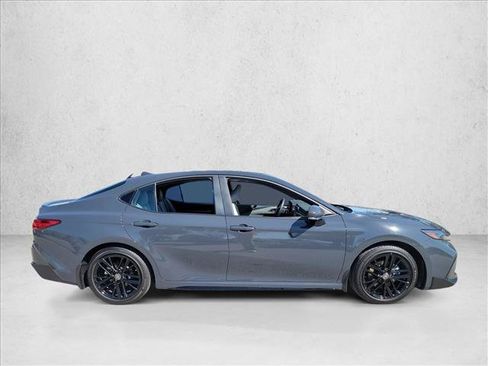 Used 2025 Toyota Camry SE w/ Convenience Package image 4