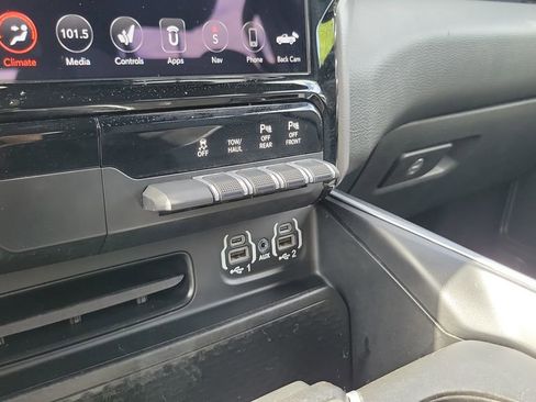 Used 2020 RAM 1500 Big Horn AWD/4WD image 18