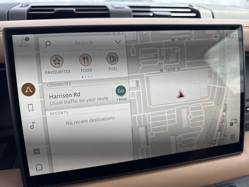 Used 2025 Land Rover Defender 90 S image 18