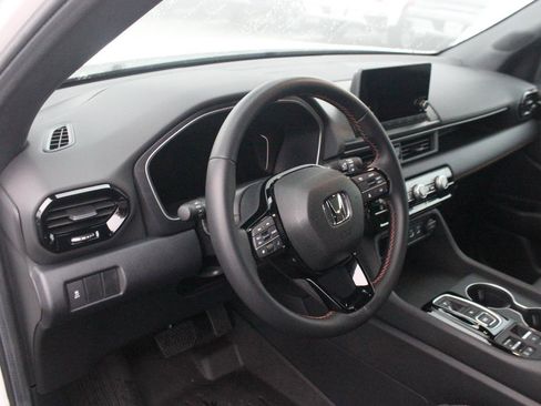 Used 2025 Honda Pilot Sport image 15