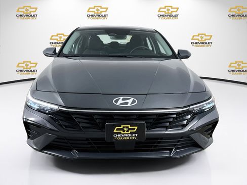 Used 2025 Hyundai Elantra Limited FWD image 2