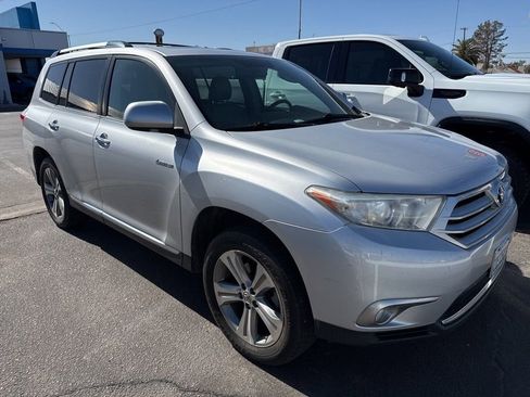 Used 2011 Toyota Highlander Limited w/ Tow Pkg AWD/4WD image 2