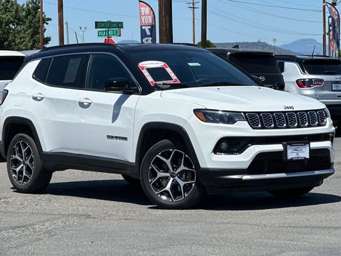 Used 2025 Jeep Compass Limited AWD/4WD image 2