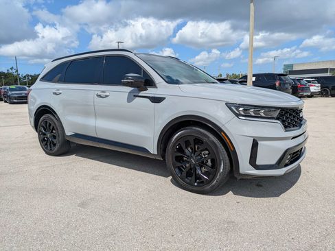 Certified 2022 Kia Sorento SX FWD image 2