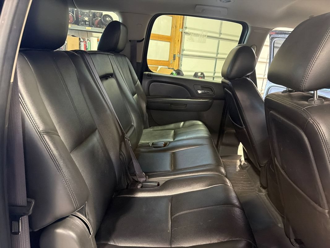 Used 2012 Chevrolet Suburban LT w/ Luxury Package AWD/4WD image 12