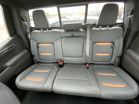 Used 2025 GMC Sierra 1500 AT4 w/ Technology Package AWD/4WD image 13