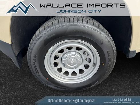 Used 2023 Chevrolet Colorado W/T RWD image 9