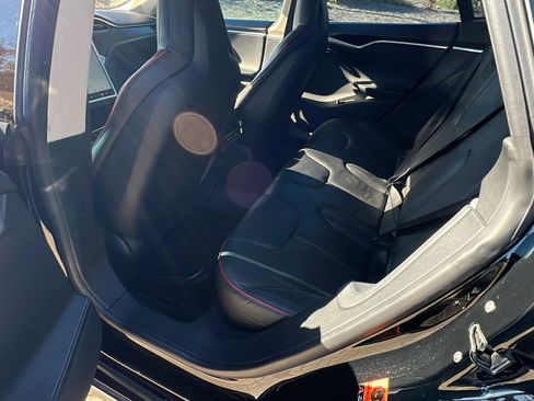 Used 2013 Tesla Model S Performance image 24