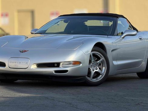 Used 2001 Chevrolet Corvette Convertible w/ Preferred Equipment Group2 RWD image 1