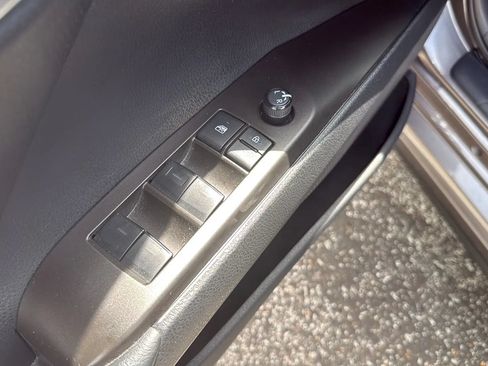 Used 2022 Toyota Camry SE w/ Convenience Package FWD image 13