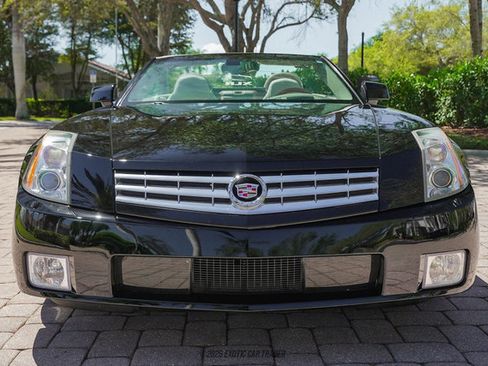 Used 2004 Cadillac XLR RWD image 13