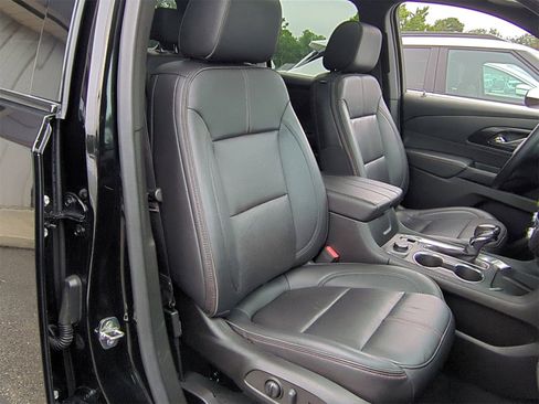 Certified 2022 Chevrolet Traverse RS image 32