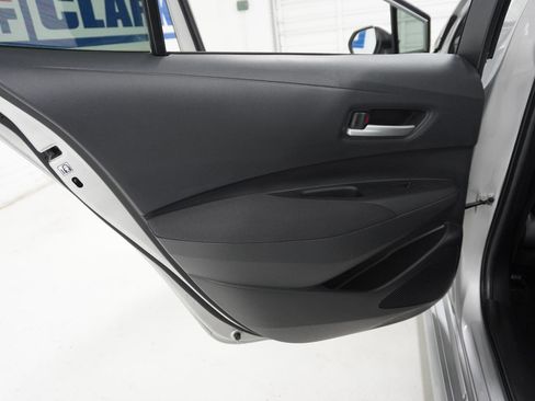 Used 2021 Toyota Corolla LE image 27