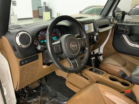Used 2017 Jeep Wrangler Unlimited Rubicon w/ Connectivity Group AWD/4WD image 10